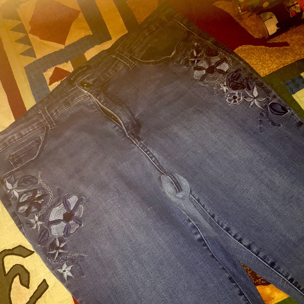 EUC Bandolino Denim Selena Flower Embroidery